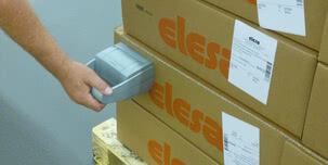 Solution for intralogistics: handheld inkjet printer jetStamp graphic 970