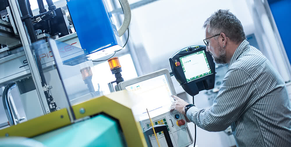 Plastic injection moulding for small parts – REINER quality at the highest level