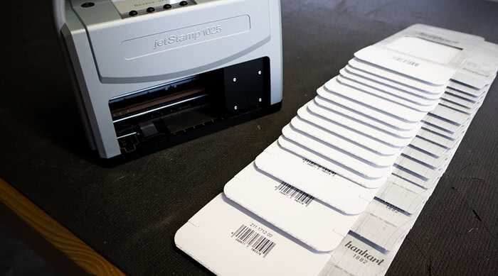 imprimir códigos de barras en cartones recubiertos